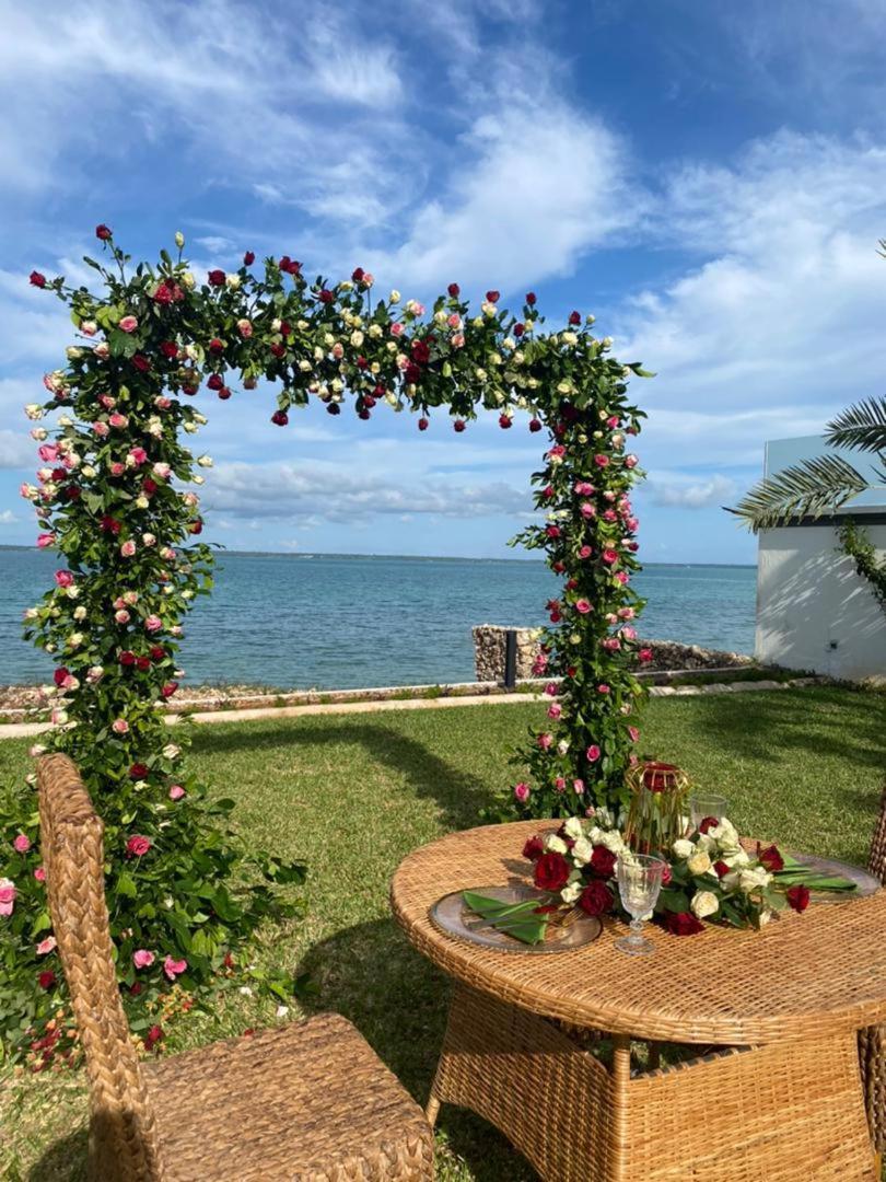 Zanzibar Dt Beachfront Villa Mkunguni Luaran gambar